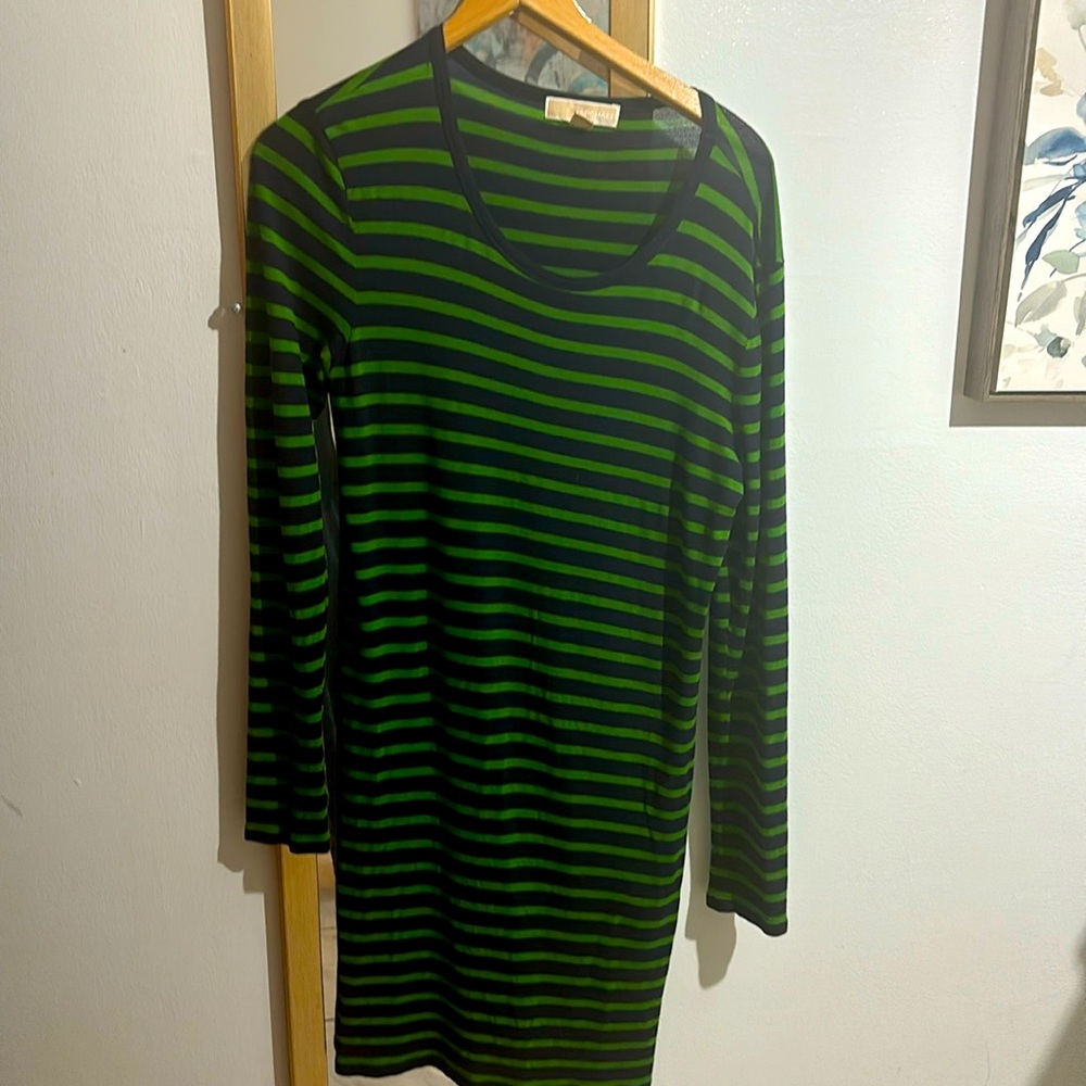 Cute Michael kors cotton dress in size medium. In used but good condition.